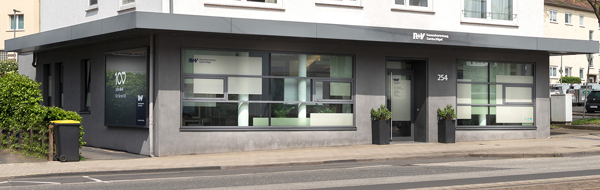 Umbau einer Bank zu einer R+V-Generalvertretung